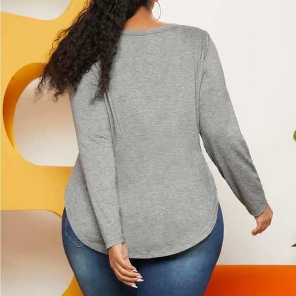 MUST GO!! SHEIN FIT+ Plus V Neck Curved Hem Tee Size 24/26 - Picture 4 of 10